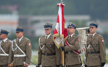 Powrót do tradycyjnych stopni wojskowych byłby przełomem w polskiej armii.