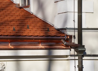 Standard prac podniosło zastosowanie blachy miedzianej do wykonania wszystkich obróbek blacharskich,