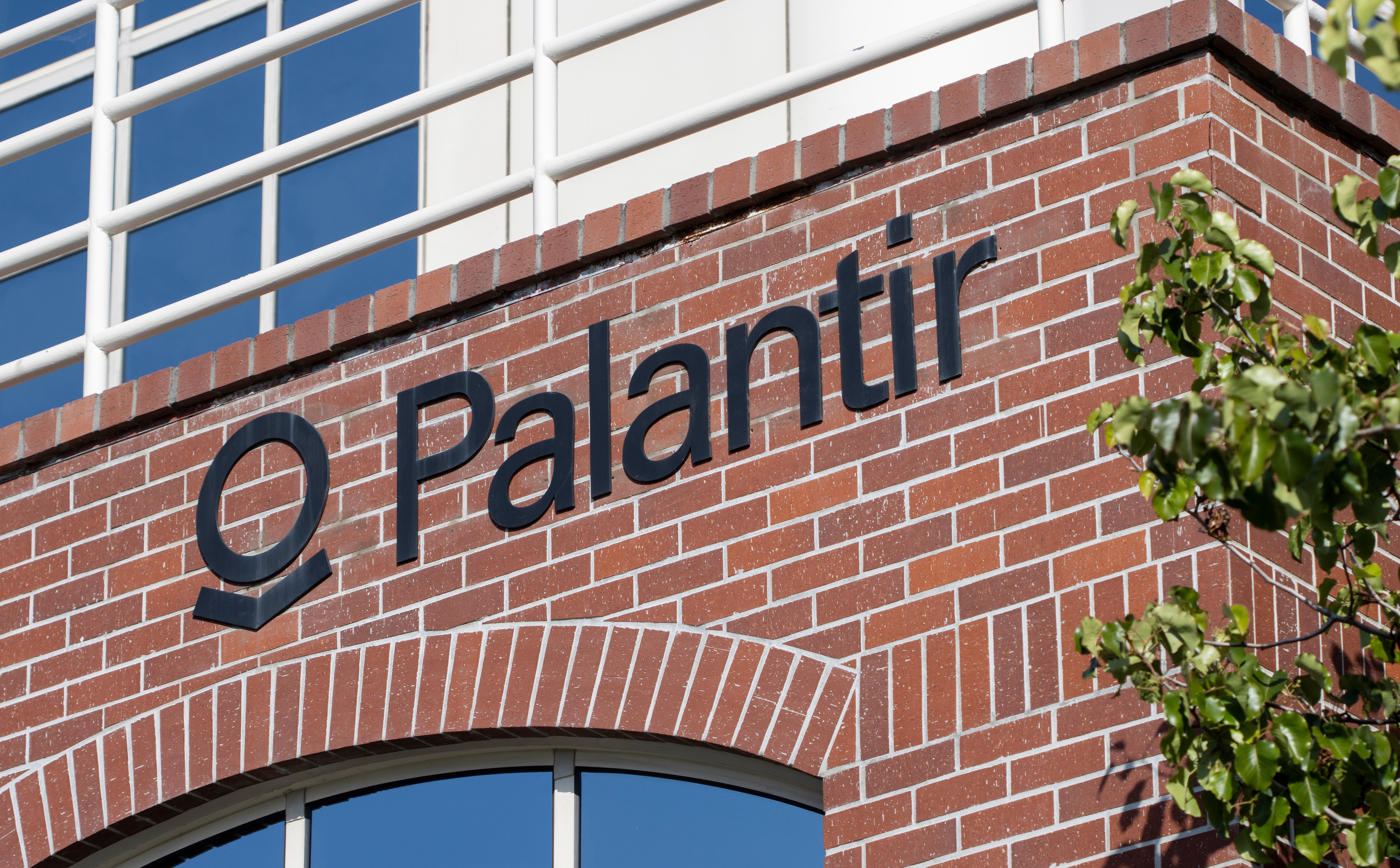 Palantir mocno zyskuje na wartości i korzysta z rządów Trumpa