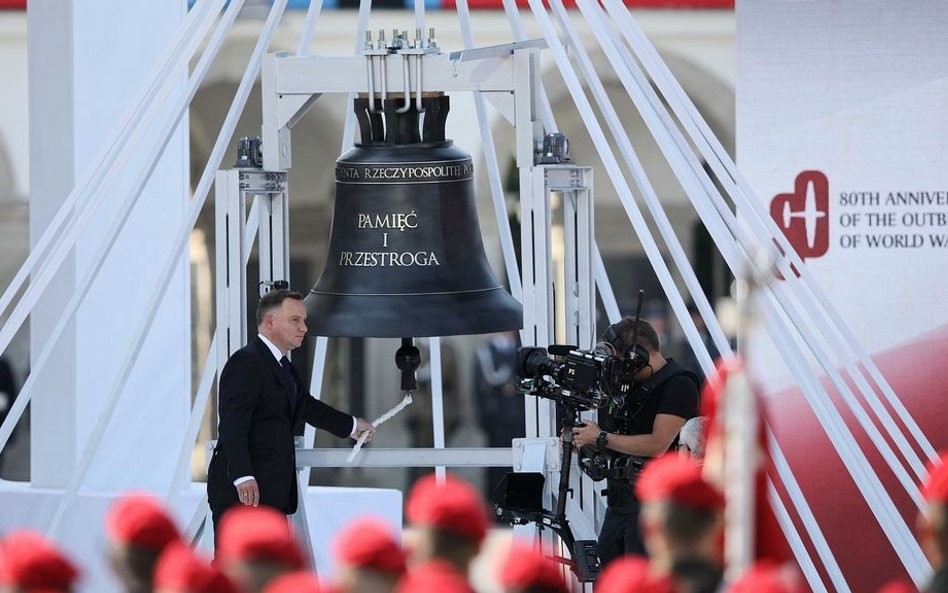 Prezydent Andrzej Duda oraz szefowie ponad 40 zagranicznych delegacji uderzyli w dzwon „Pamięć i prz