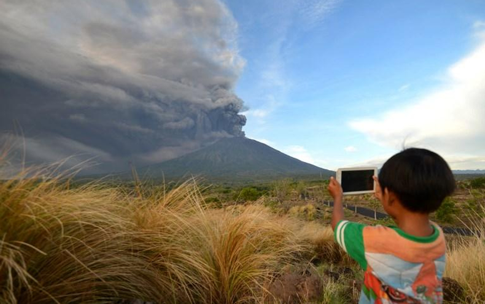 Ostrzeżenia dla samolotów po erupcji wulkanu na Bali