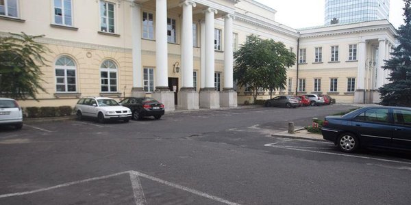 Nie tylko podatki i opłaty. Na czym zarabia Warszawa?