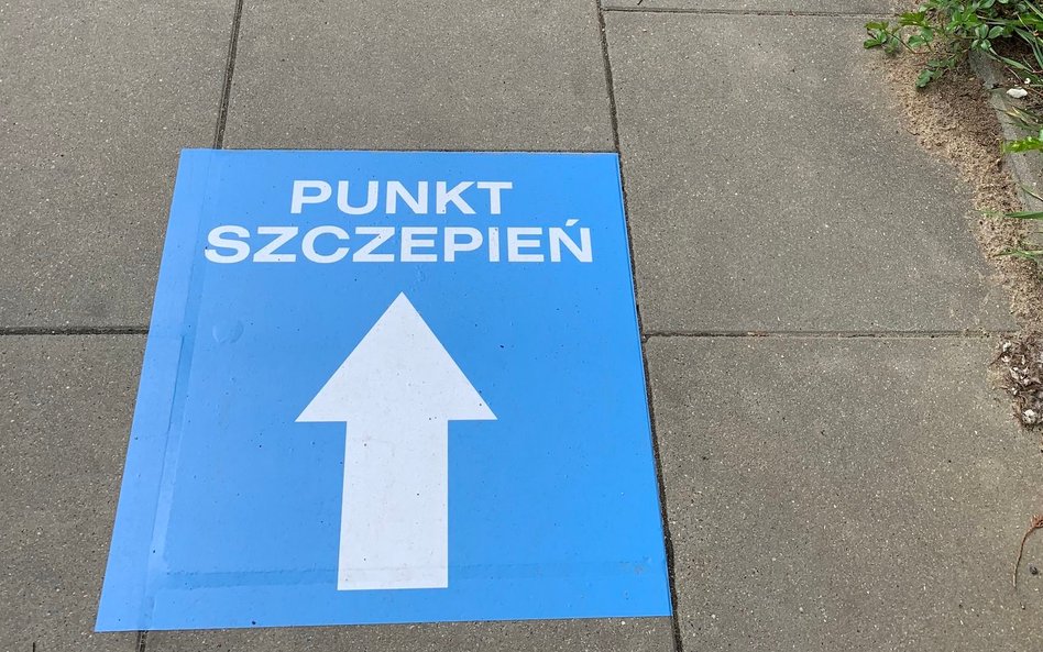 Personel punktów szczepień może uzyskać status funkcjonariuszy publicznych