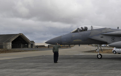 Samolot myśliwski F-15C z dywizjonu 493rd FS Sił Powietrznych Stanów Zjednoczonych w gotowości do wy