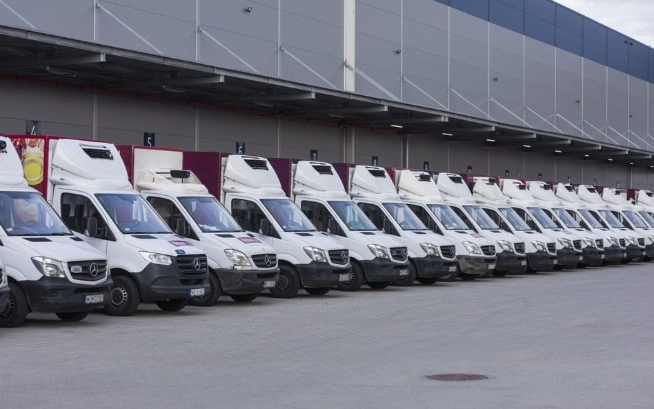 Logistyka korzysta z boomu w e-handlu