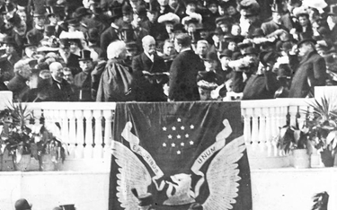 Theodore Roosevelt składający przysięgę podczas inauguracji jego drugiej kadencji, 1905 r.