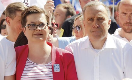 Sondaż CBOS: PiS z dwukrotnie większym poparciem niż PO, Nowoczesna za Korwinem