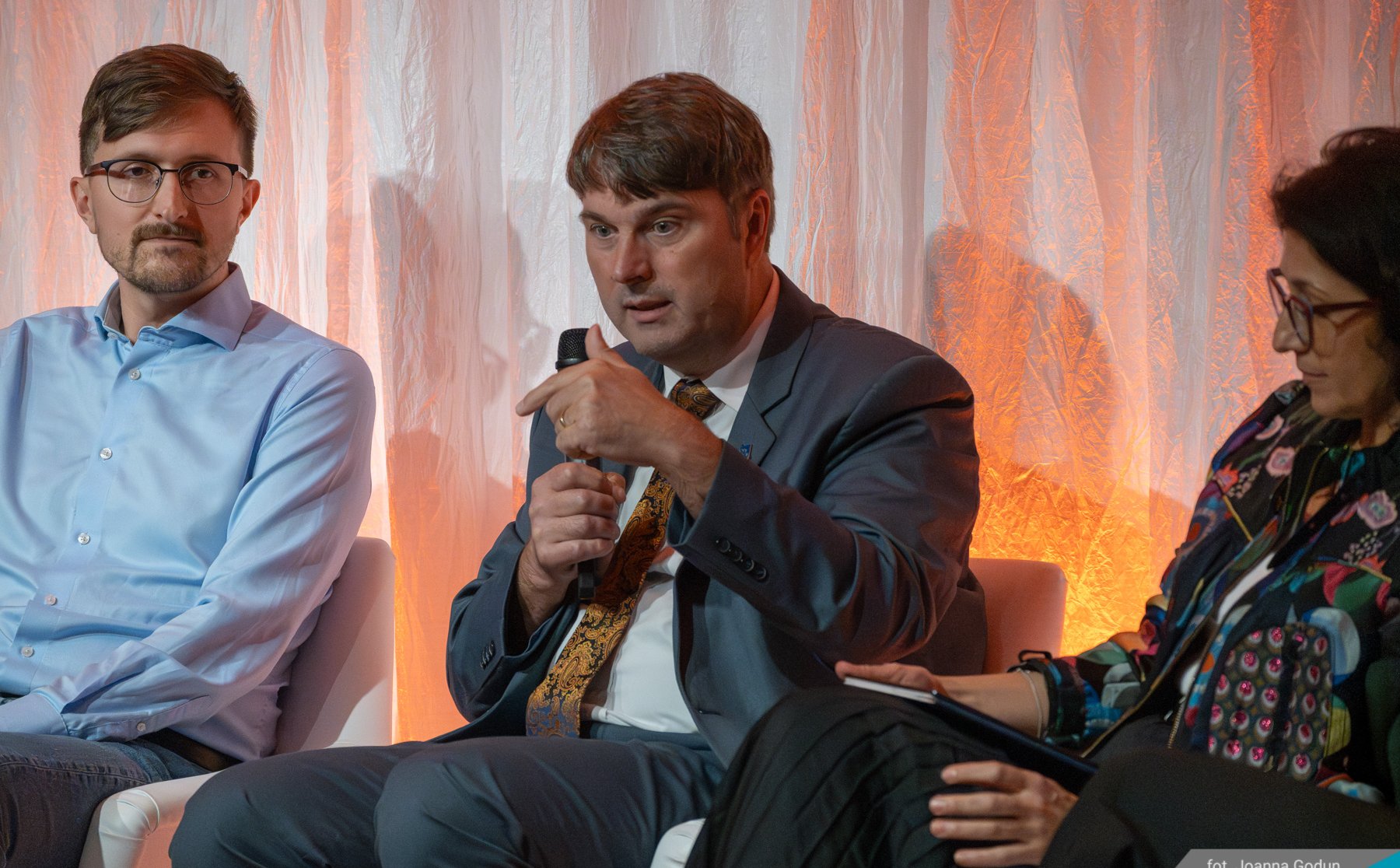 Florea: AI działa szybko, ale niesie też ze sobą wiele rodzajów ryzyka