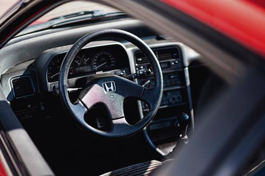 W nowej odsłonie CRX miał nie tylko nowe zawieszenie, ale też przestronniejsze i lepiej wyposażone w