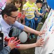 Premier Mateusz Morawiecki podczas rodzinnego pikniku z okazji Dnia Dziecka w ogrodach Kancelarii Pr