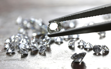 Syntetyczne diamenty zabijają niską ceną prawdziwe
