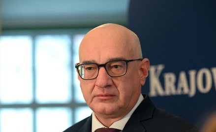 Zastępca prokuratora generalnego Michał Ostrowski podczas konferencji prasowej "Zamach na państwo pr