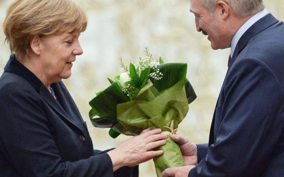 12 lutego Łukaszenko przyjął Merkel w Mińsku. To pierwszy krok do przełamania izolacji kraju przez U