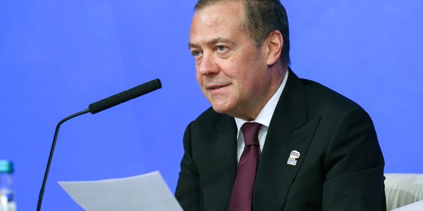 Dmitrij Miedwiediew uważa, iż USA popełniły błąd, wdając się w wojnę z Iranem