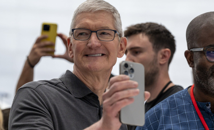 Tim Cook, szef Apple, mocno stawia teraz na sztuczną inteligencję. Ściąga pracowników od konkurencji