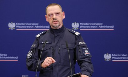 Komendant Główny Policji gen. insp. Marek Boroń podczas konferencji prasowej w budynku Ministerstwa 