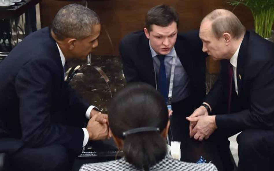 Barack Obama i Władimir Putin w czasie rozmowy na marginesie szczytu G20 w Antalyi