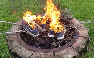 Nike naraził się klientom. Masowo palą jego buty i odzież w akcji #JustBurnIt