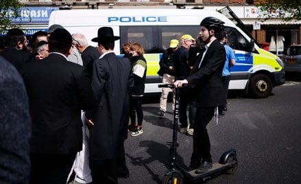 Policja poinformowała, że obie ofiary — jedna w wieku ponad siedemdziesięciu lat, druga po trzydzies