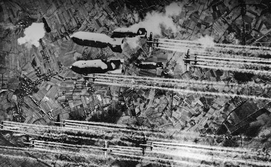 20 grudnia 1943 r. amerykańskie bombowce zrównały z ziemią doki i stocznię w Bremie