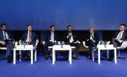 Fuzję Orlenu i Lotosu omawiali m.in. (od lewej): Tomasz Zieliński, Kamil Orzeł, Robert Śleszyński, M