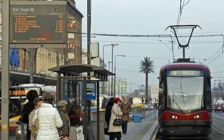 Dzięki ITS można nie tylko zarządzać komunikacją publiczną, sterować światłami, informować kierowców