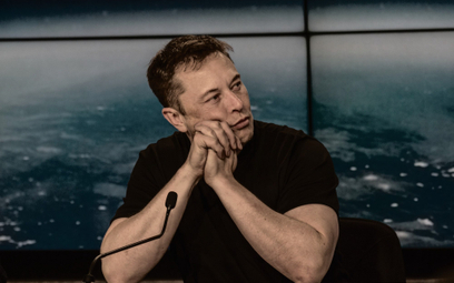 Elon Musk: nie ma domu, „mieszka” w samolotach. Dlaczego?