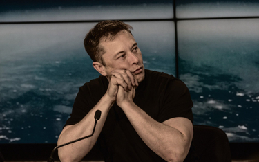 Elon Musk: nie ma domu, „mieszka” w samolotach. Dlaczego?