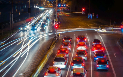 Światła drogowe pomogą kierowcom w orientacji. Także inne nowe rozwiązania skrócą czas dojazdu