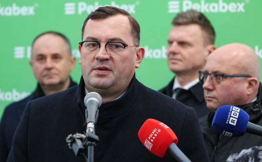 Minister rolnictwa i rozwoju wsi Stefan Krajewski podczas konferencji prasowej z okazji wmurowania k