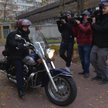 Część spekulacji na temat obsady resortów bierze się z obserwacji osób, które przyjeżdżają do siedzi