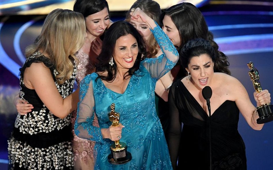 Autorki filmu "Period. End of Sentence" przyznawały ze sceny, że są zaskoczone iż Oscara zdobył film