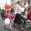 Polacy wyszli na ulice. Chętniej szli w marszach w obronie życia niż Paradzie Równości