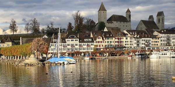 Hotel Szwanen w Szwajcarii kupiony dla Instytutu Pileckiego stoi pusty — sprzedaż utrudniona