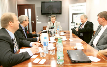 Uczestnicy debaty (od lewej): Mateusz Walewski, ekonomista w PwC; Andrzej Sadowski, prezydent Centru