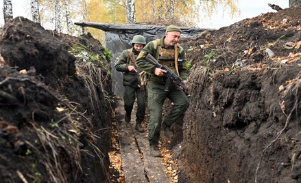 Grupa Wagnera buduje umocnienia przeciwczołgowe. Nowe zdjęcia satelitarne