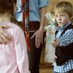 Dzieci w reklamie syropu promują alkohol