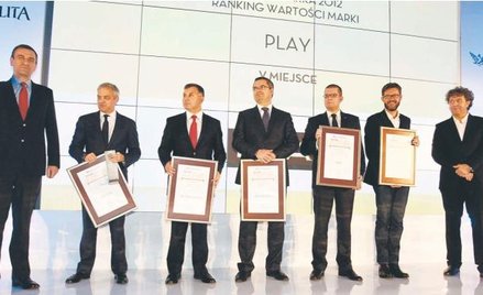 Przedstawiciele firm-laureatów konkursu Młoda Marka Sukcesu. Na zdjęciu w środku: Katarzyna Jędrzejc