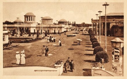 Widok na Tereny Wystawowe z Pawilonem Czterech Kopu ł (po lewej) i Hal ą Stulecia (po prawej), ok. 1