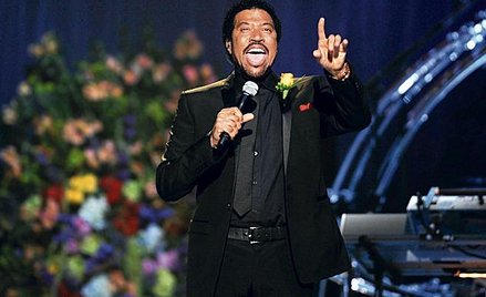 Lionel Richie wykonał balladę „Jesus Is Love”