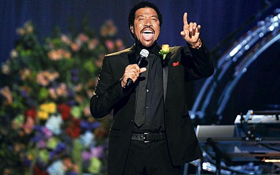 Lionel Richie wykonał balladę „Jesus Is Love”