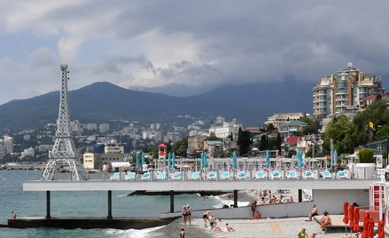 Rosjanie i kolaboranci uciekają przed ukraińską kontrofensywą na Krym. Na zdjęciu Jałta