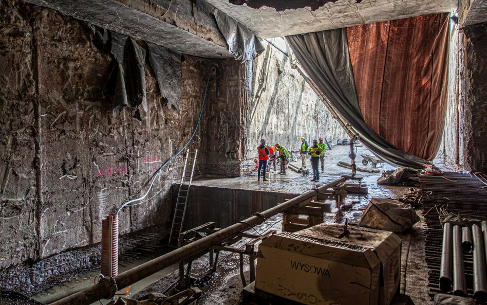 Specjaliści przy pracach konstrukcyjnych