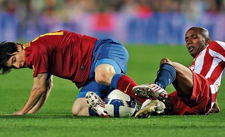 Leo Messi (z lewej), czegokolwiek dotknął w meczu z Atletico, zamieniał w asystę albo bramkę