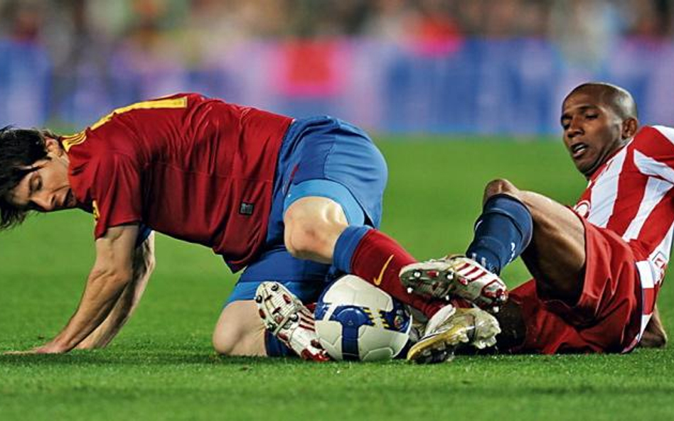 Leo Messi (z lewej), czegokolwiek dotknął w meczu z Atletico, zamieniał w asystę albo bramkę