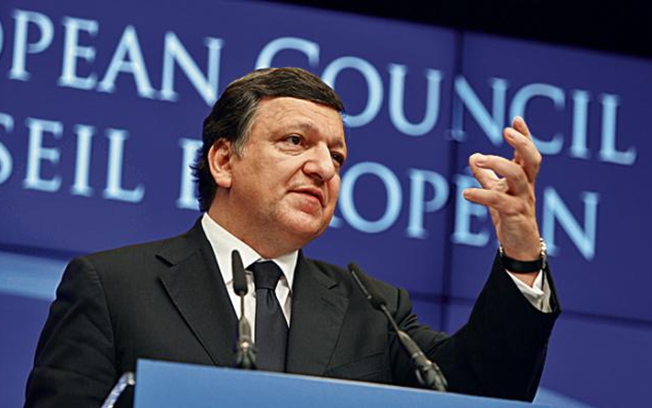 Szef Komisji Europejskiej Jose Manuel Barroso apeluje do rządu w Lizbonie o konsekwentne obniżanie d