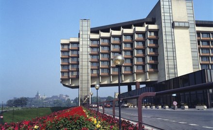 Hotel Forum w Krakowie w 1988 roku, przed oficjalnym otwarciem.