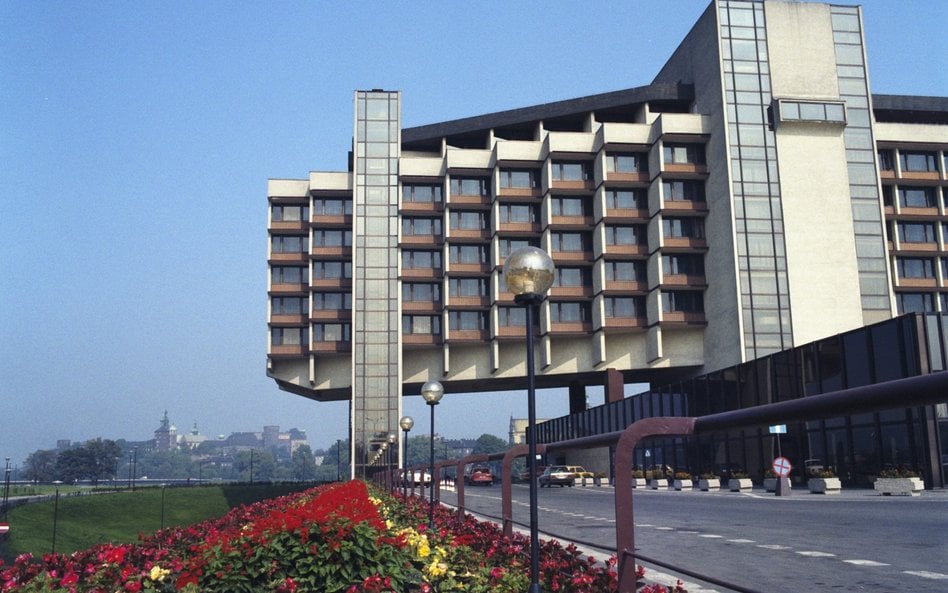 Hotel Forum w Krakowie w 1988 roku, przed oficjalnym otwarciem.