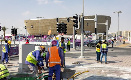 W Lusail mieszkać ma kiedyś pół miliona ludzi, ale na razie błyszczy w słońcu głównie 88-tysięczny s