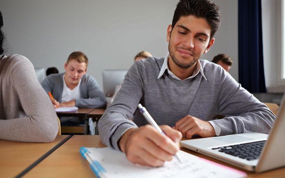 Niepełnosprawny student stracił zasiłek przez stypendium